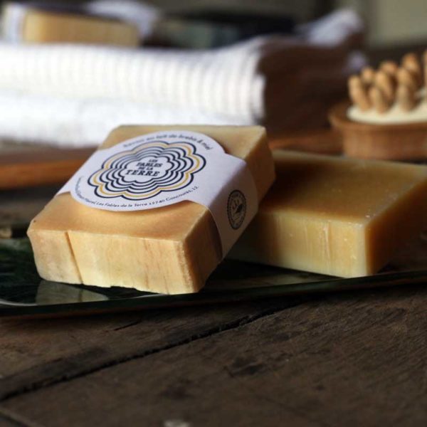 Les fables de la terre lait de brebis bio fromages yaourts et savons Aveyron